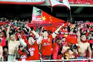 加克波右路下底传到门前，奥利斯解围不远迪亚斯横传萨拉赫推射破门，水晶宫1-1利物浦。